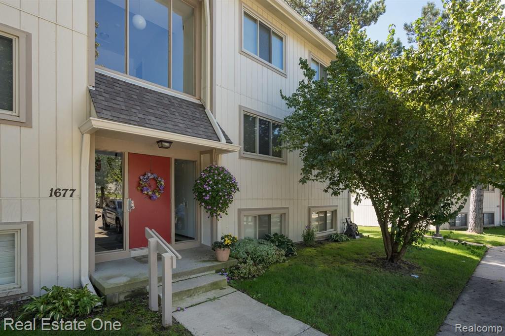 1677 Riverside Drive, Unit 16 Rochester Hills, MI 48309 - Photo 1 of 31