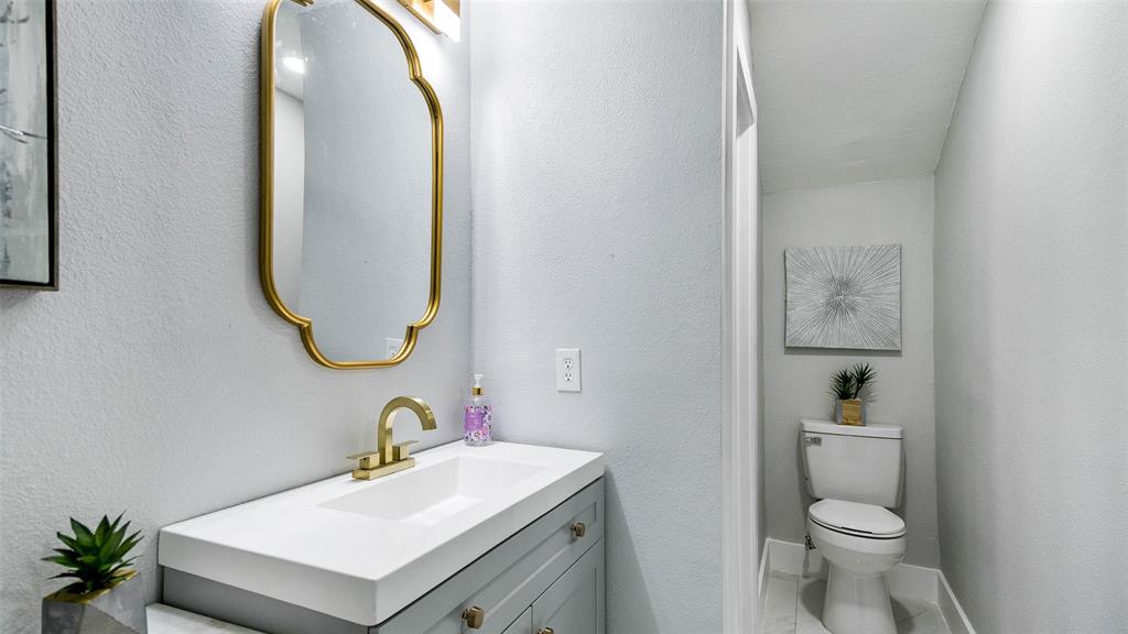 10523 Newcombe Drive Dallas, TX 75228 - Photo 14 of 25 a bathroom with a sink mirror and toilet