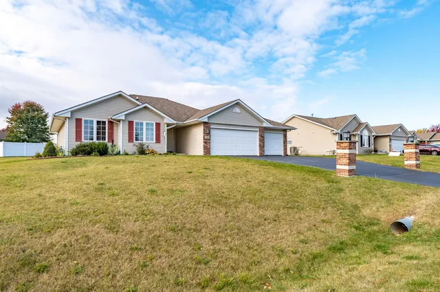 a view of a house with a yard