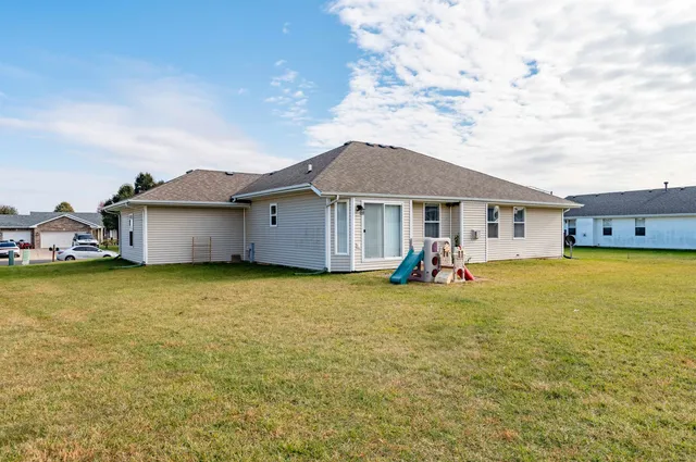 a view of a house with backyard and garden