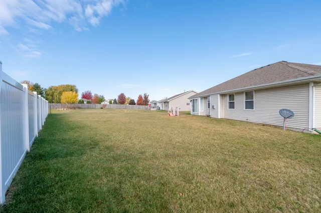$269,900 | 726 Golden Prairie Drive, Davis Junction, IL 61020