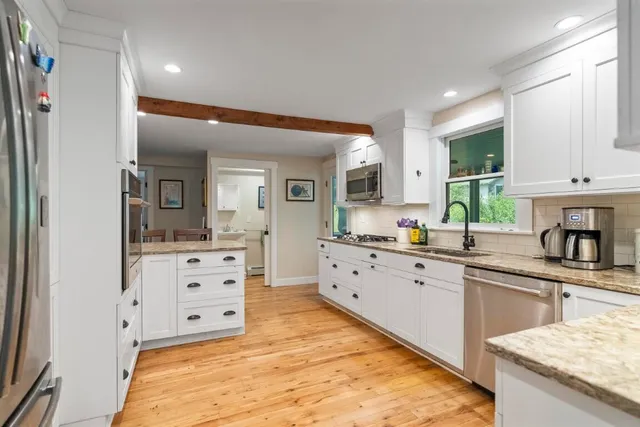 $1,100,000 | 74-76 Bay Street, Boothbay Harbor, ME 04538