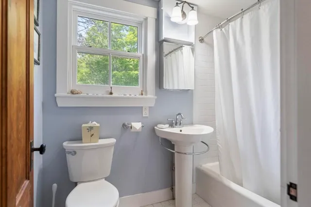 $1,100,000 | 74-76 Bay Street, Boothbay Harbor, ME 04538