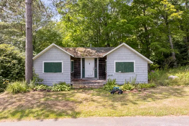 $1,100,000 | 74-76 Bay Street, Boothbay Harbor, ME 04538