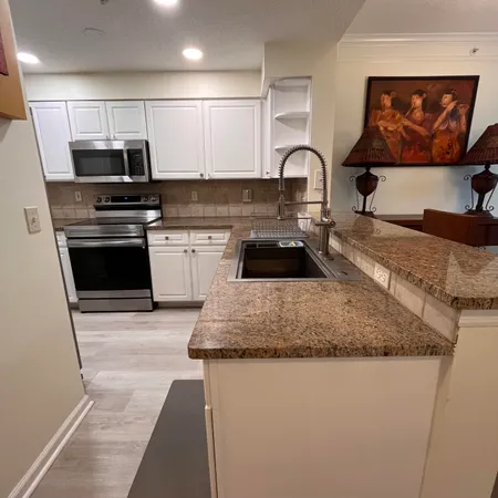 $3,300 | 2018 Alta Meadows Lane, Unit 405, Delray Beach, FL 33444