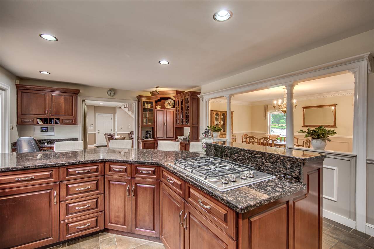 8 Camelot Road Windham, NH 03087 - Photo 11 of 40