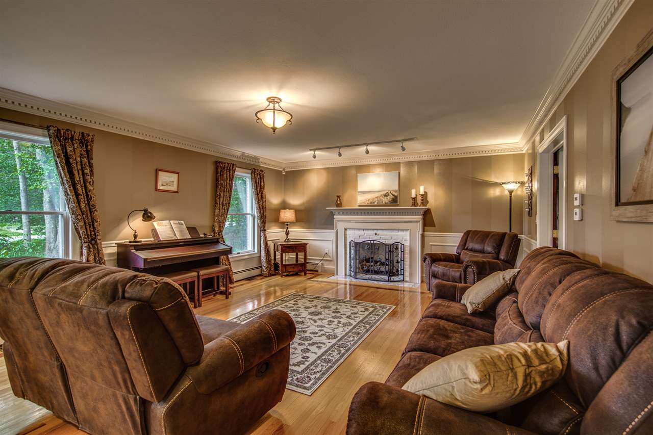 8 Camelot Road Windham, NH 03087 - Photo 3 of 40