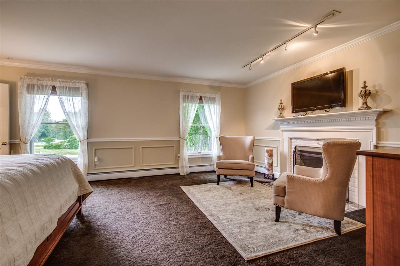 8 Camelot Road Windham, NH 03087 - Photo 23 of 40