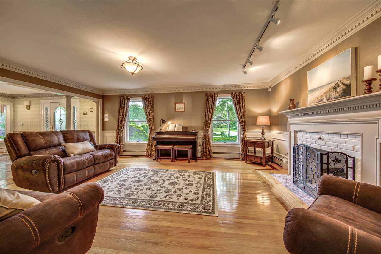 8 Camelot Road Windham, NH 03087 - Photo 5 of 40