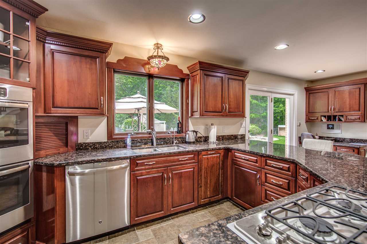 8 Camelot Road Windham, NH 03087 - Photo 10 of 40