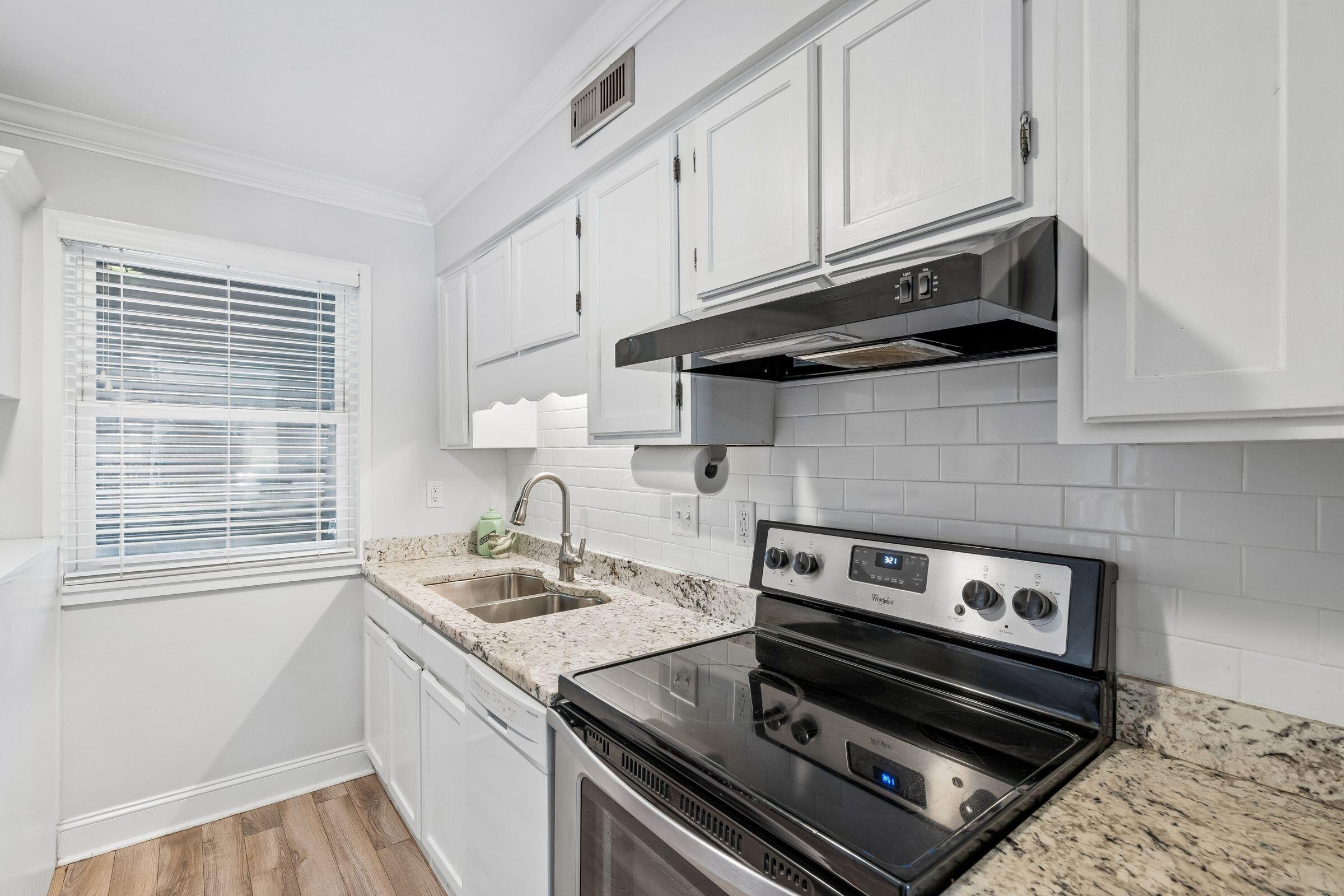 759 Center Street Mount Pleasant, SC 29464 - Photo 10 of 35 Kitchen