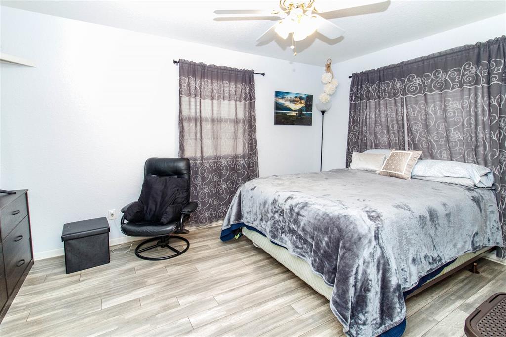 525 4th Avenue Southwest Largo, FL 33770 - Photo 13 of 27 a bedroom with a bed and a window