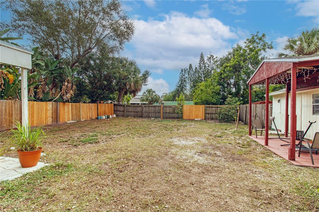 525 4th Avenue Southwest Largo, FL 33770 - Photo 24 of 27 a backyard of a house with lots of green space