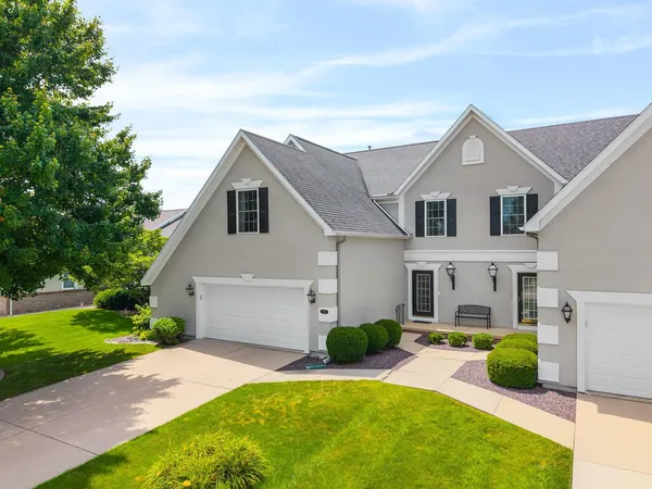 $330,000 | 1905 North Deer Cove CC Court, Normal, IL 61761