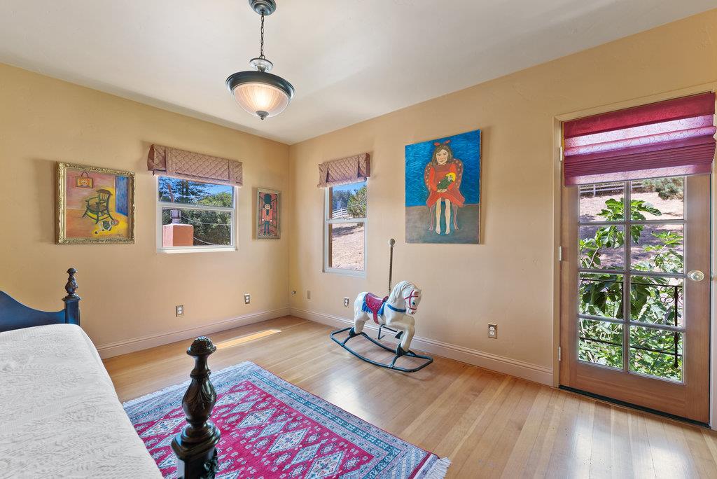 2970 Freedom Boulevard Watsonville, CA 95076 - Photo 27 of 58 a living room with furniture and a window