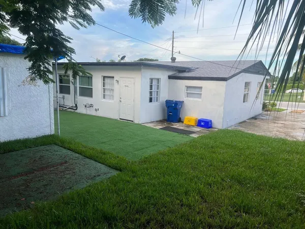 $3,300 | 2340 Avenue M, Riviera Beach, FL 33404