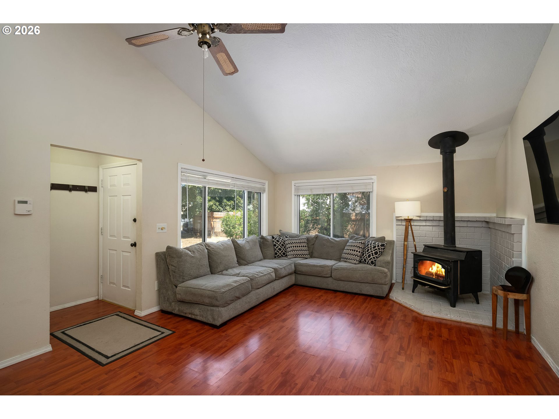 11608 Southeast Reedway Street Portland, OR 97266 - Photo 7 of 32 Living Room