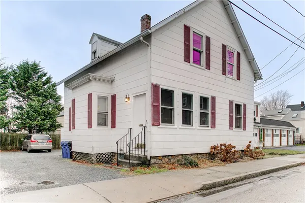 $2,650 | 23 Stockholm Street, Unit 2, Newport, RI 02840
