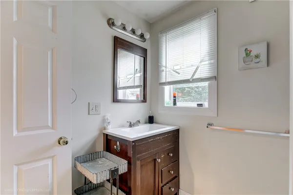 $2,650 | 23 Stockholm Street, Unit 2, Newport, RI 02840