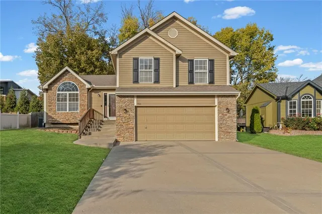 $369,000 | 708 Northeast 99th Street, Kansas City, MO 64155