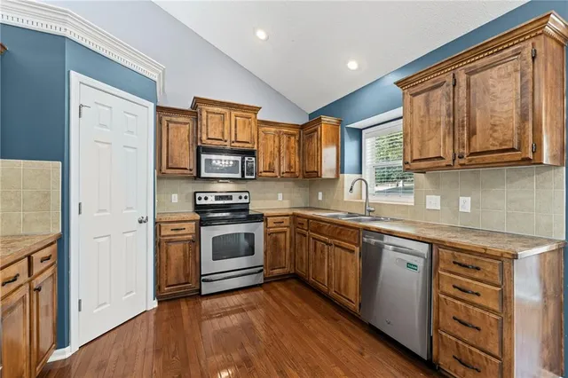 $369,000 | 708 Northeast 99th Street, Kansas City, MO 64155