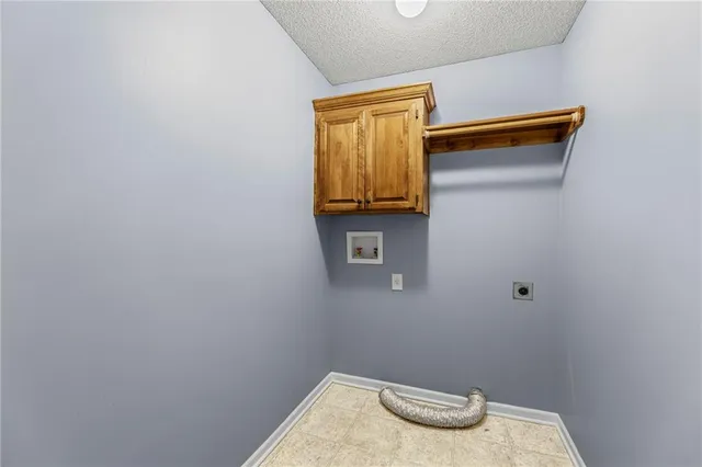 $369,000 | 708 Northeast 99th Street, Kansas City, MO 64155