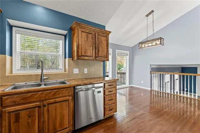 $369,000 | 708 Northeast 99th Street, Kansas City, MO 64155