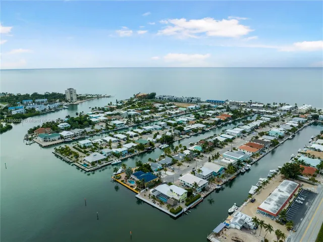 $2,399,500 | 511 4th Street, Key Colony Beach, FL 33051