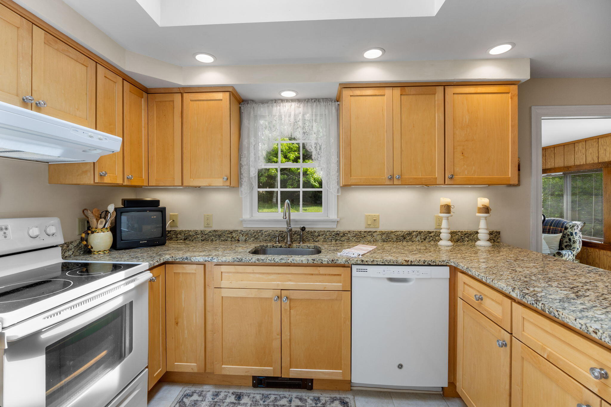 33 Jeanette Road Chatham, MA 02633 - Photo 7 of 37 Granite Counters