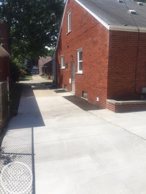 1830 Newcastle Road Grosse Pointe Woods, MI 48236 - Photo 25 of 27