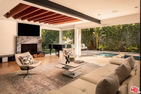 $5,995,000 | 562 Stassi Lane, Santa Monica, CA 90402