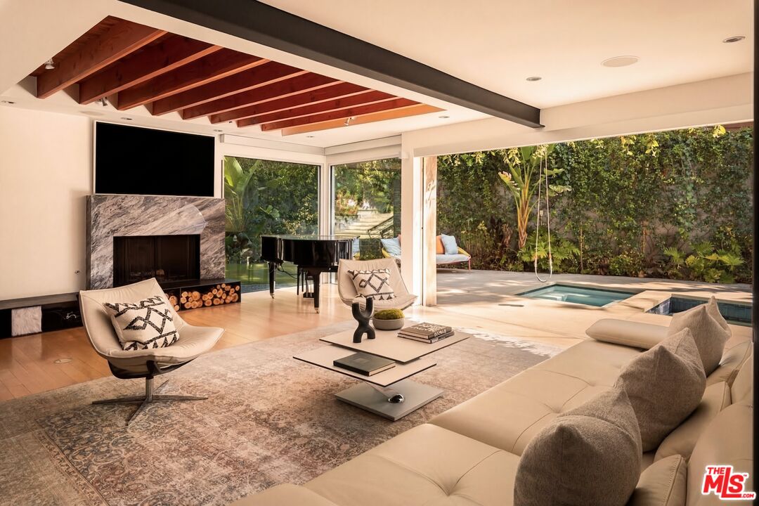 562 Stassi Lane Santa Monica, CA 90402 - Photo 4 of 21