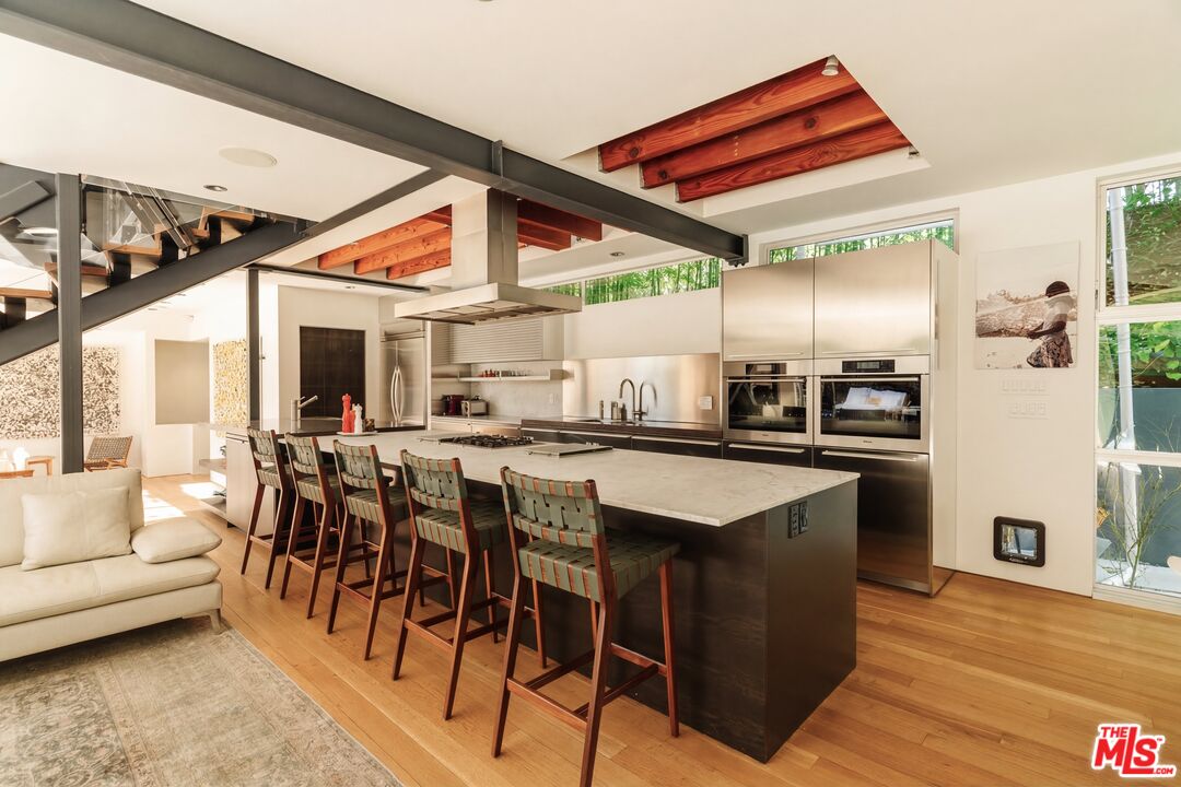 562 Stassi Lane Santa Monica, CA 90402 - Photo 7 of 21