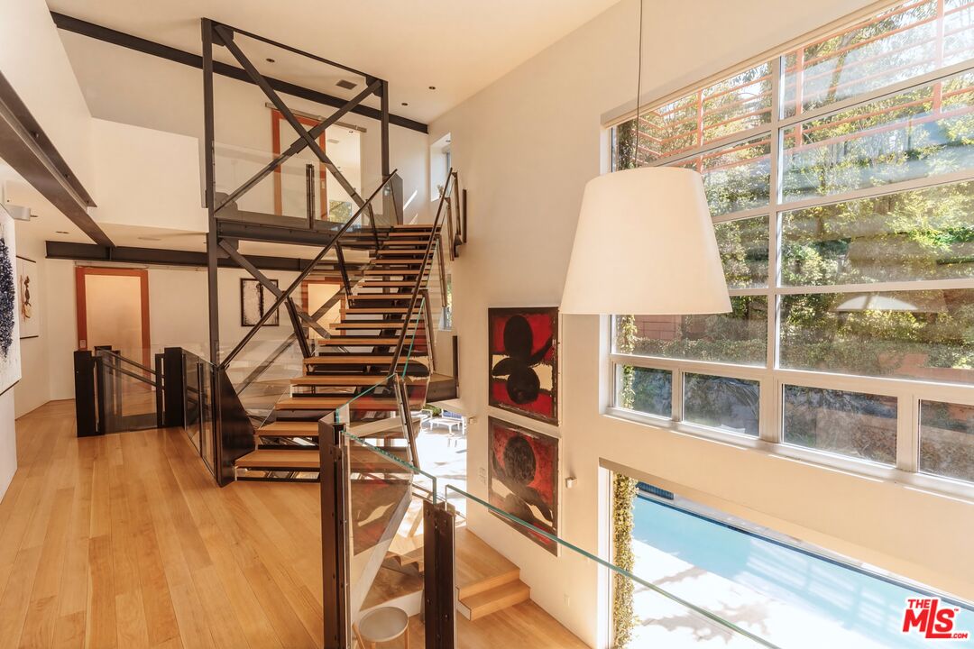 562 Stassi Lane Santa Monica, CA 90402 - Photo 8 of 21