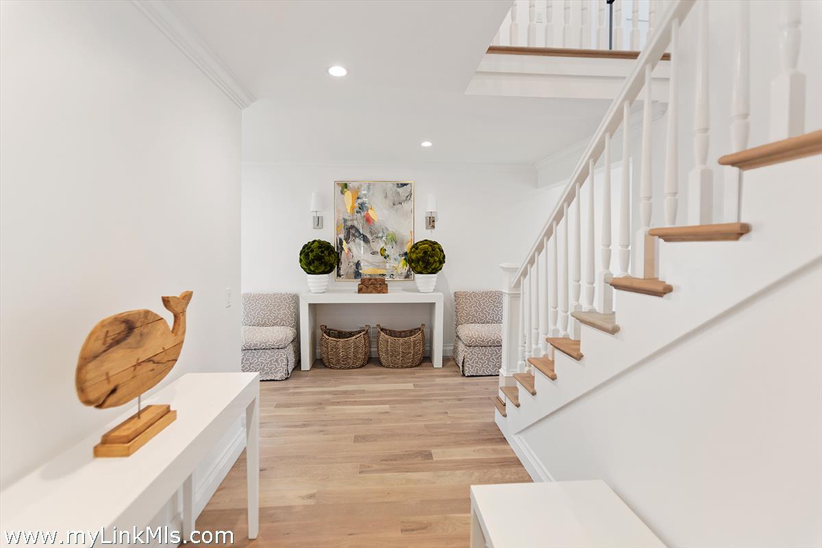 4 Cottle Lane Edgartown, MA 02539 - Photo 24 of 44 a view of entryway and hall