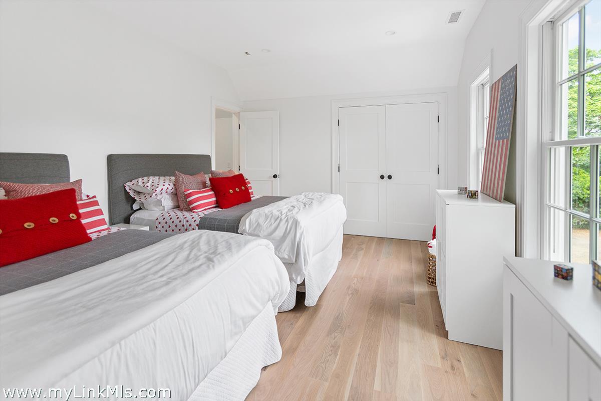 4 Cottle Lane Edgartown, MA 02539 - Photo 32 of 44 a spacious bedroom with two beds and a large window