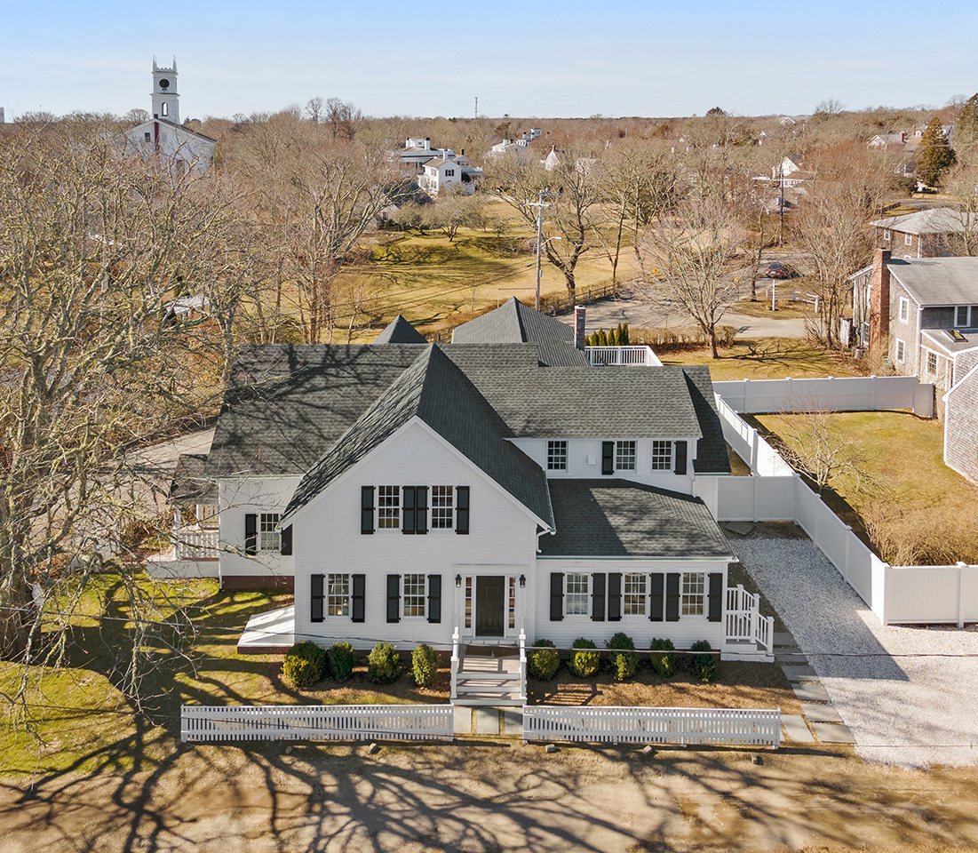 4 Cottle Lane Edgartown, MA 02539 - Photo 6 of 44 a view of a big house with a big yard