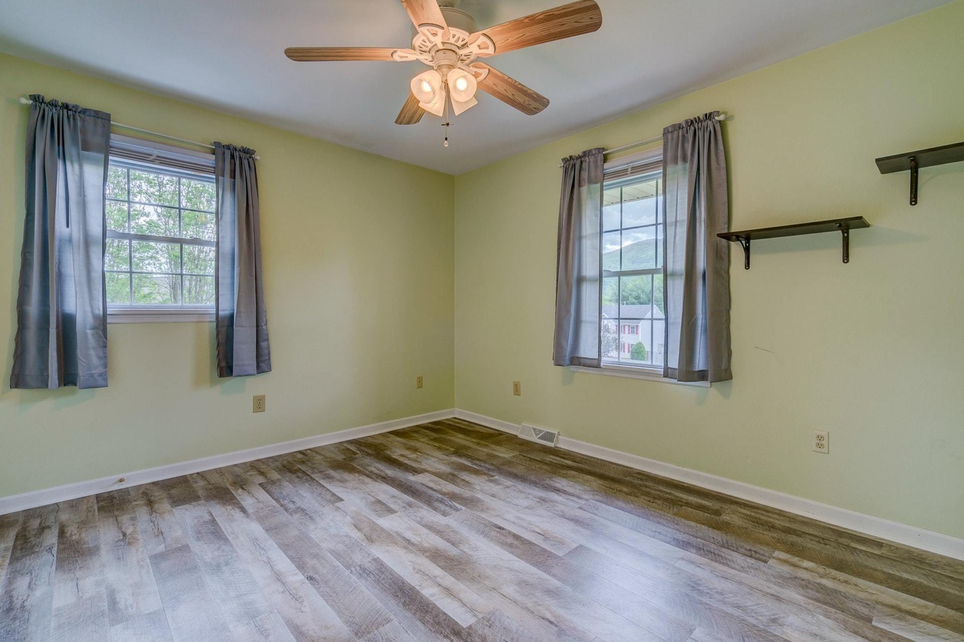 5215 Setter Road Roanoke, VA 24012 - Photo 14 of 31 014-310080-5215 Setter Road 14_7636000