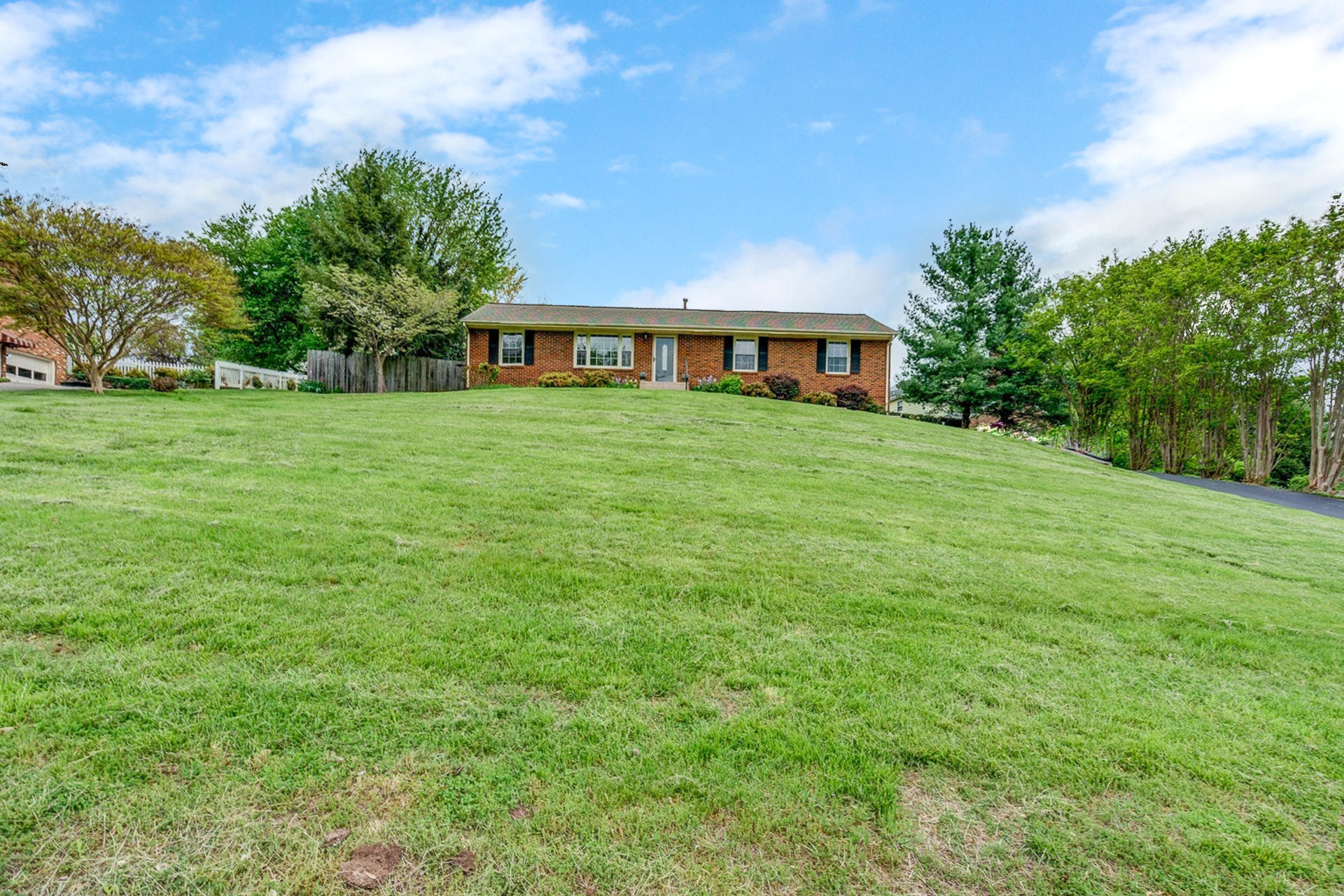 5215 Setter Road Roanoke, VA 24012 - Photo 3 of 31 003-310080-5215 Setter Road 03_7635985
