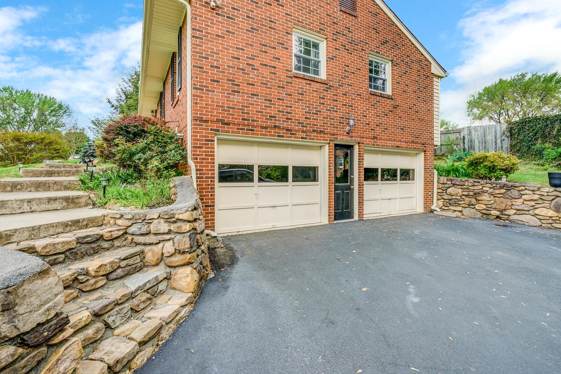 5215 Setter Road Roanoke, VA 24012 - Photo 4 of 31 004-310080-5215 Setter Road 04_7635987