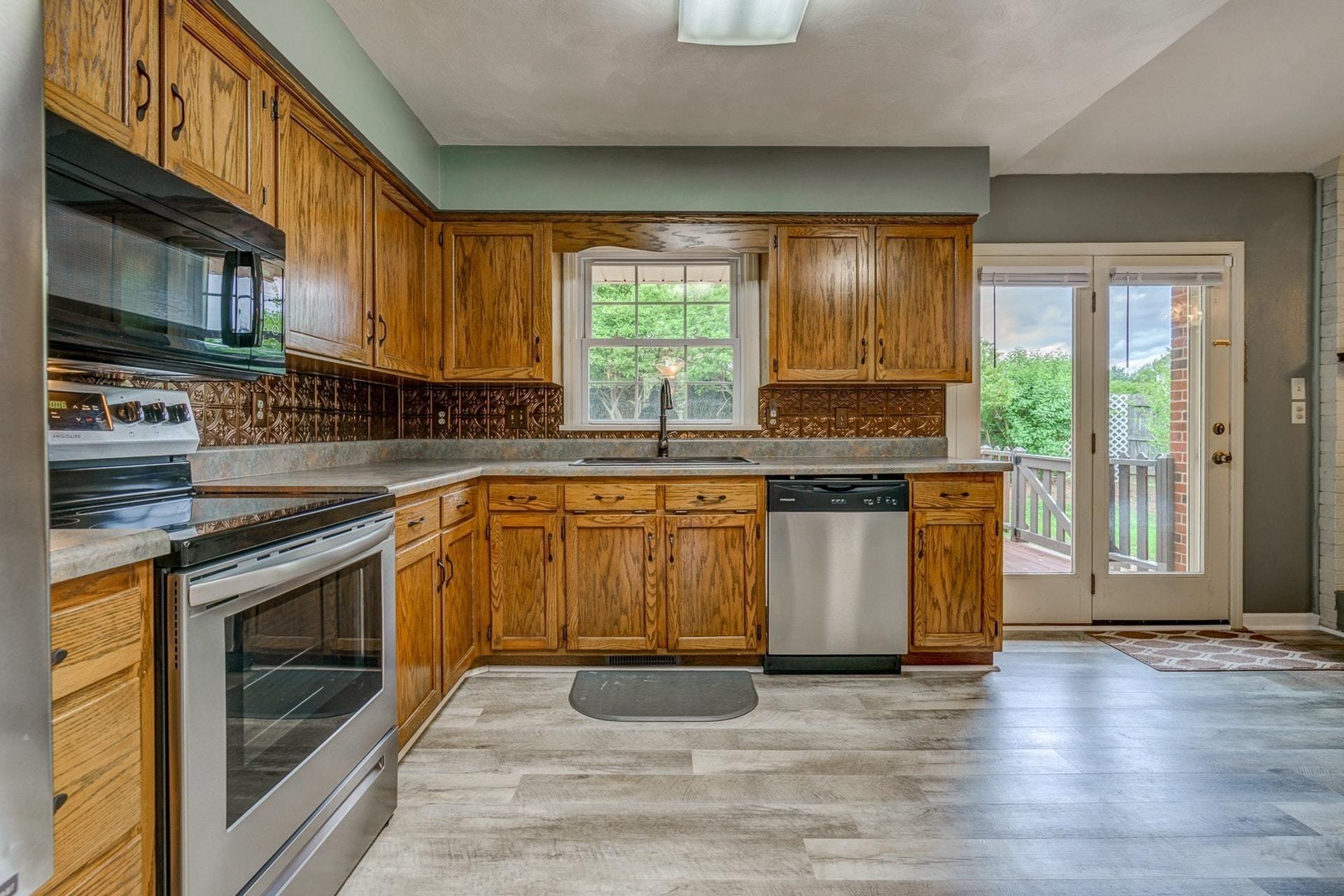 5215 Setter Road Roanoke, VA 24012 - Photo 8 of 31 008-310080-5215 Setter Road 08_7635993