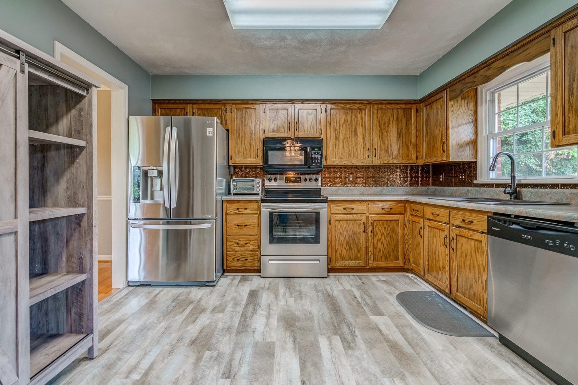 5215 Setter Road Roanoke, VA 24012 - Photo 9 of 31 009-310080-5215 Setter Road 09_7635995