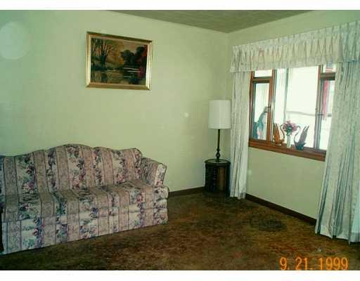 156 Orchard Street McKees Rocks, PA 15136 - Photo 3 of 5 Living Room.