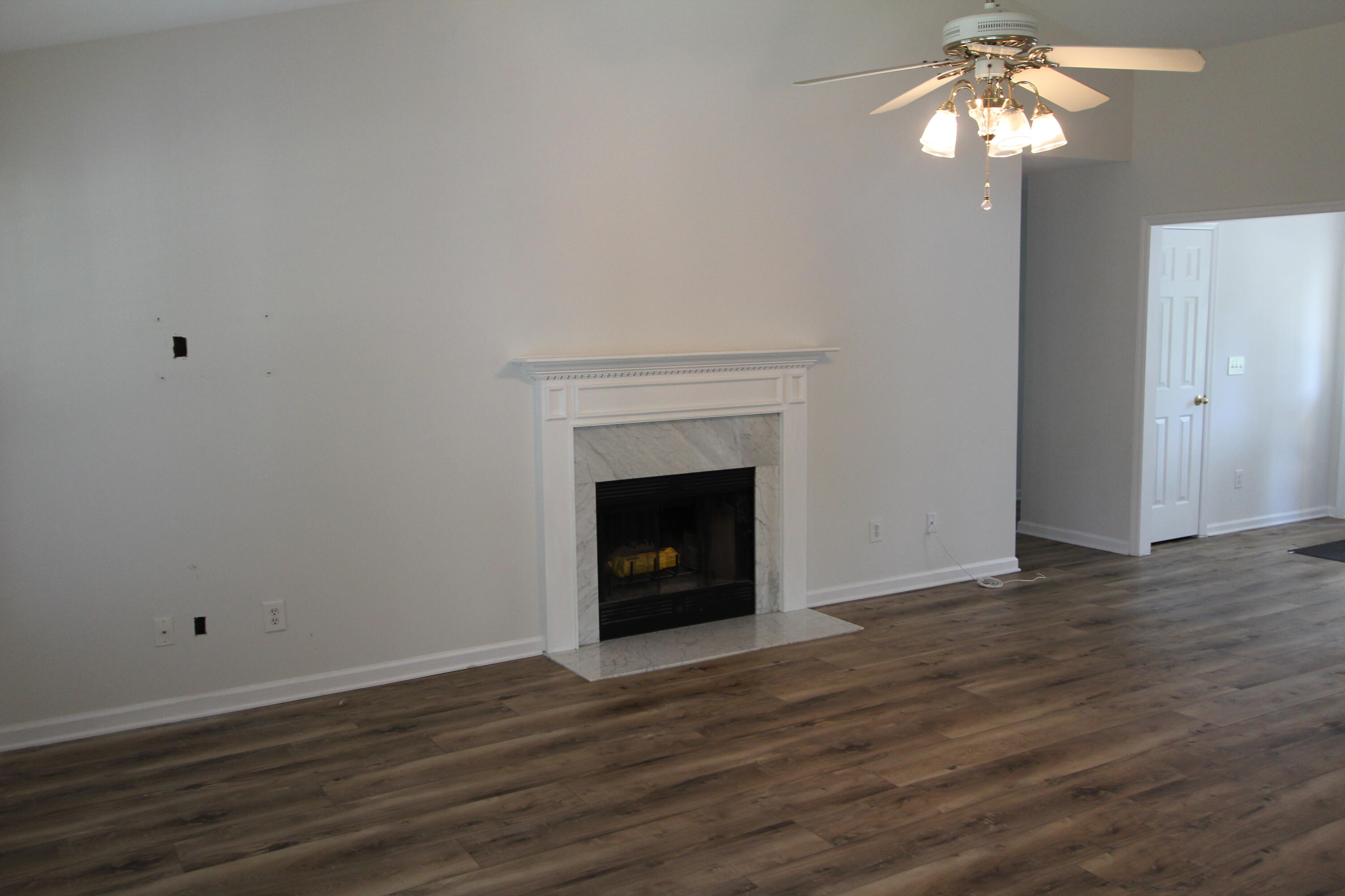 744 Ginglis Way Mount Pleasant, SC 29464 - Photo 4 of 13 IMG_0474