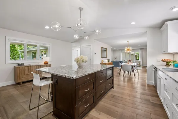 $900,000 | 7204 Glouchester Drive, Edina, MN 55435