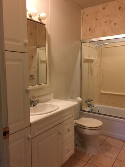 1650 Brooks Road South Muskegon, MI 49442 - Photo 15 of 19 main bath