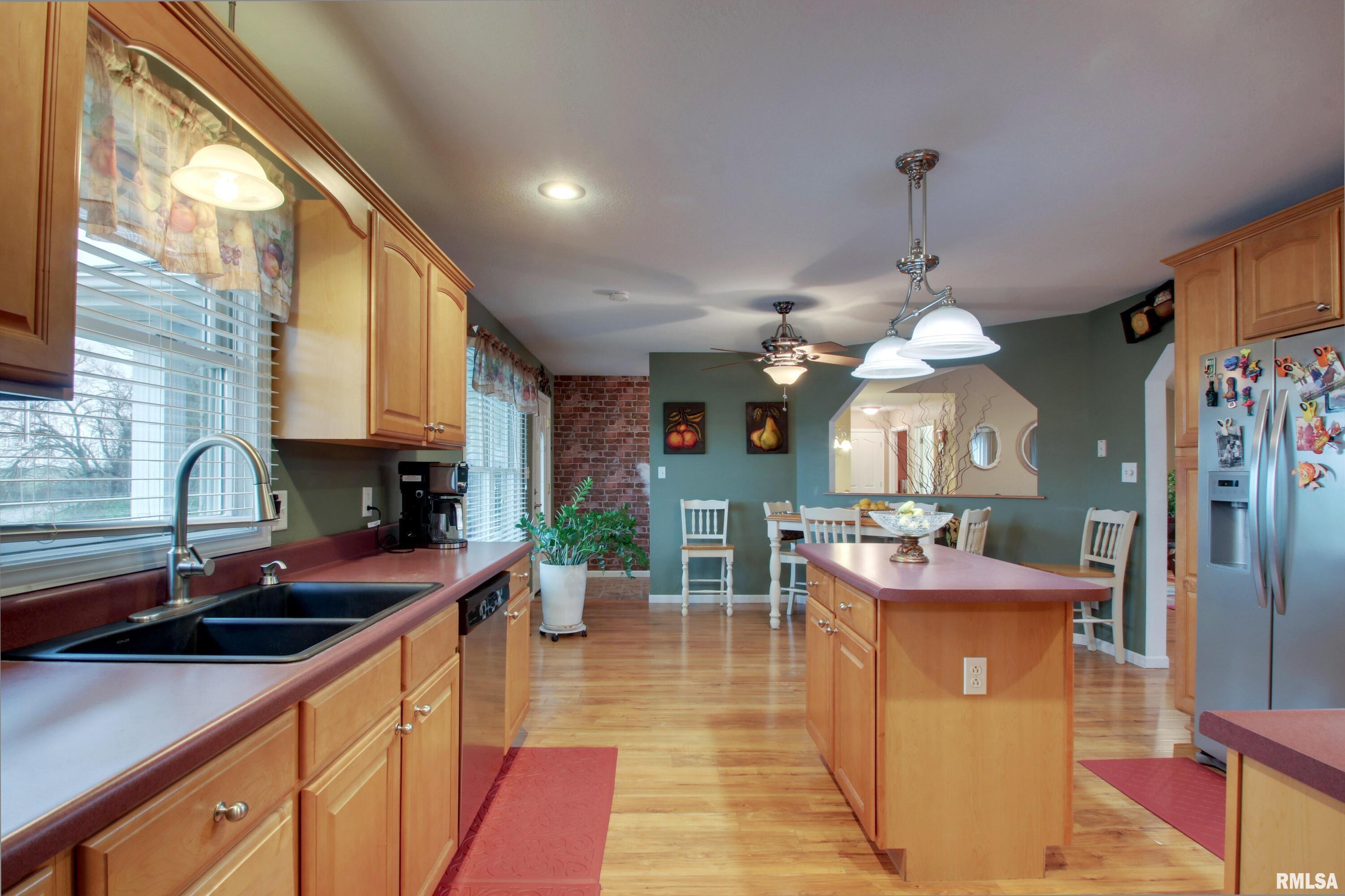 5297 Apache Pass Quincy, IL 62305 - Photo 7 of 24