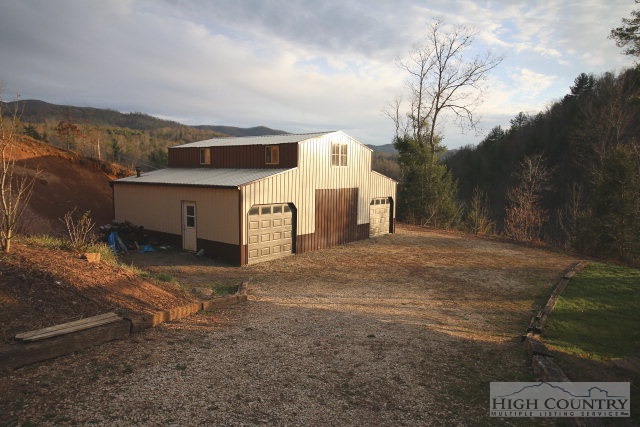 806 Reece Hill Road Mountain City, TN 37683 - Photo 2 of 33 Gallery Image 2