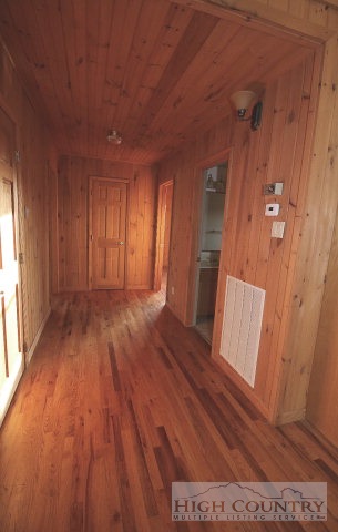806 Reece Hill Road Mountain City, TN 37683 - Photo 5 of 33 Gallery Image 5