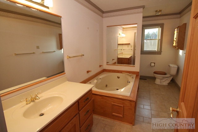 806 Reece Hill Road Mountain City, TN 37683 - Photo 6 of 33 Gallery Image 6